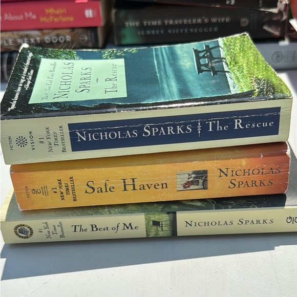 BOOKS - Picture 2 of 5